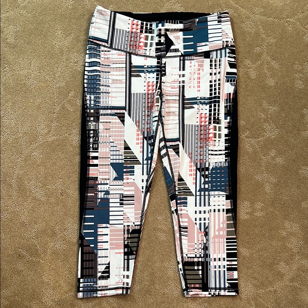 EUC Victoria Secret Sport Cropped Leggings, Large